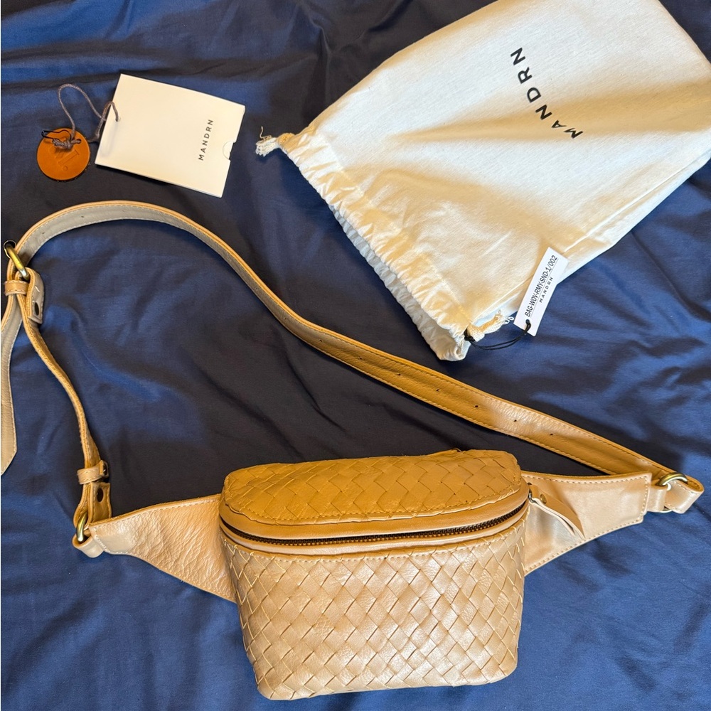 MANDRN Remy Woven Crossbody Belt Bag - Sand